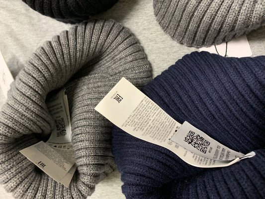 Ribbed Beanie with Lens Detail