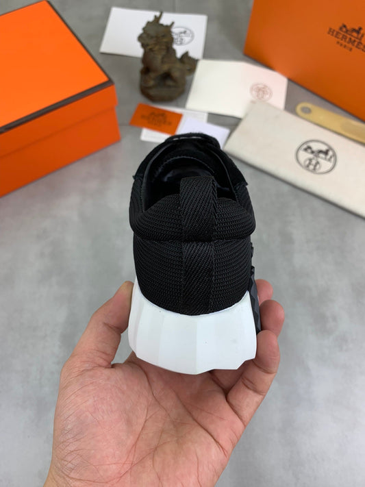 H-gestreifte Leder-Sneaker