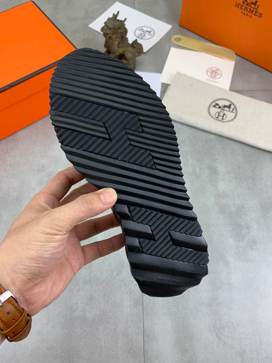 H-gestreifte Leder-Sneaker