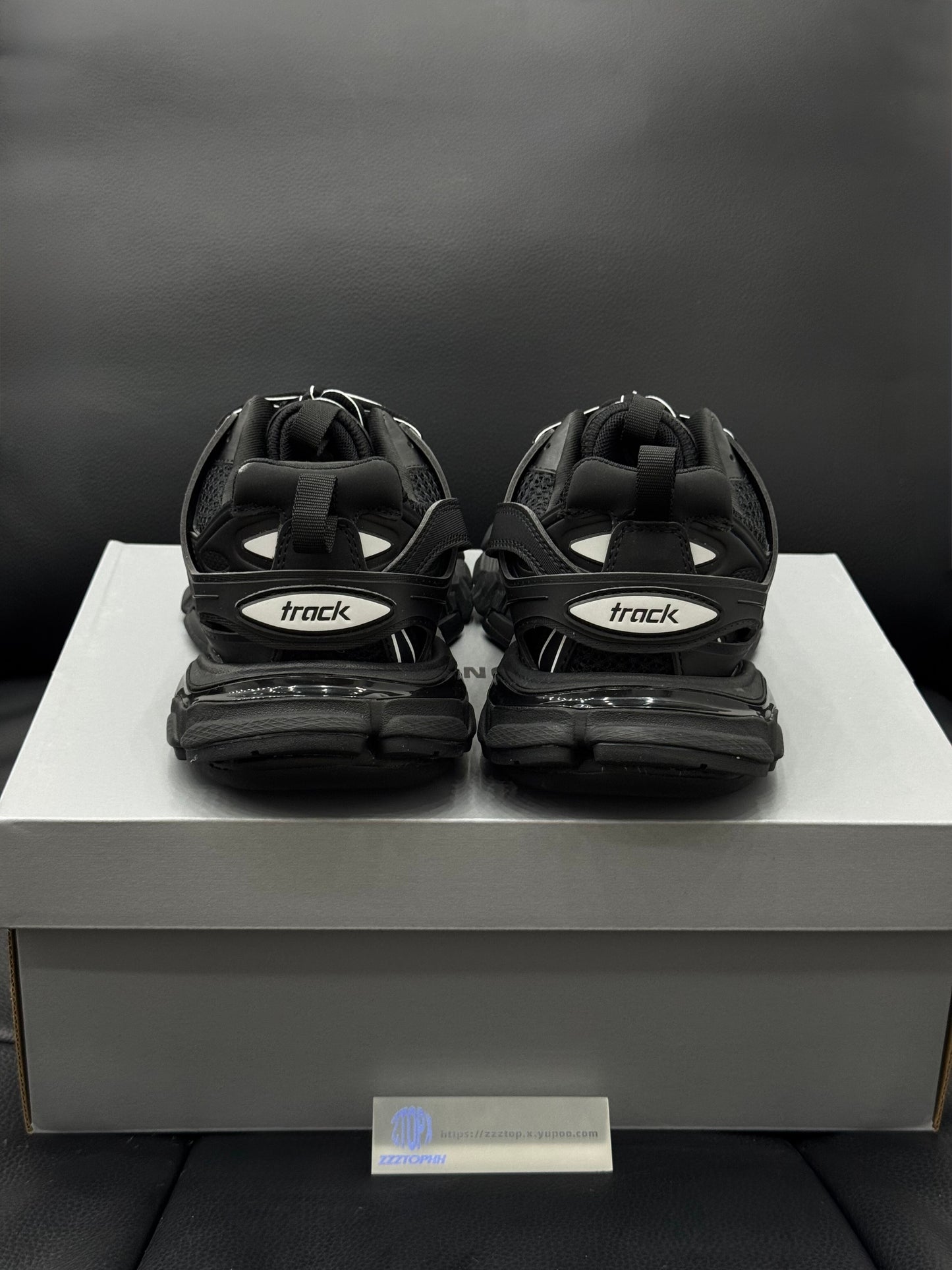 Premium-Sneaker mit Stickerei