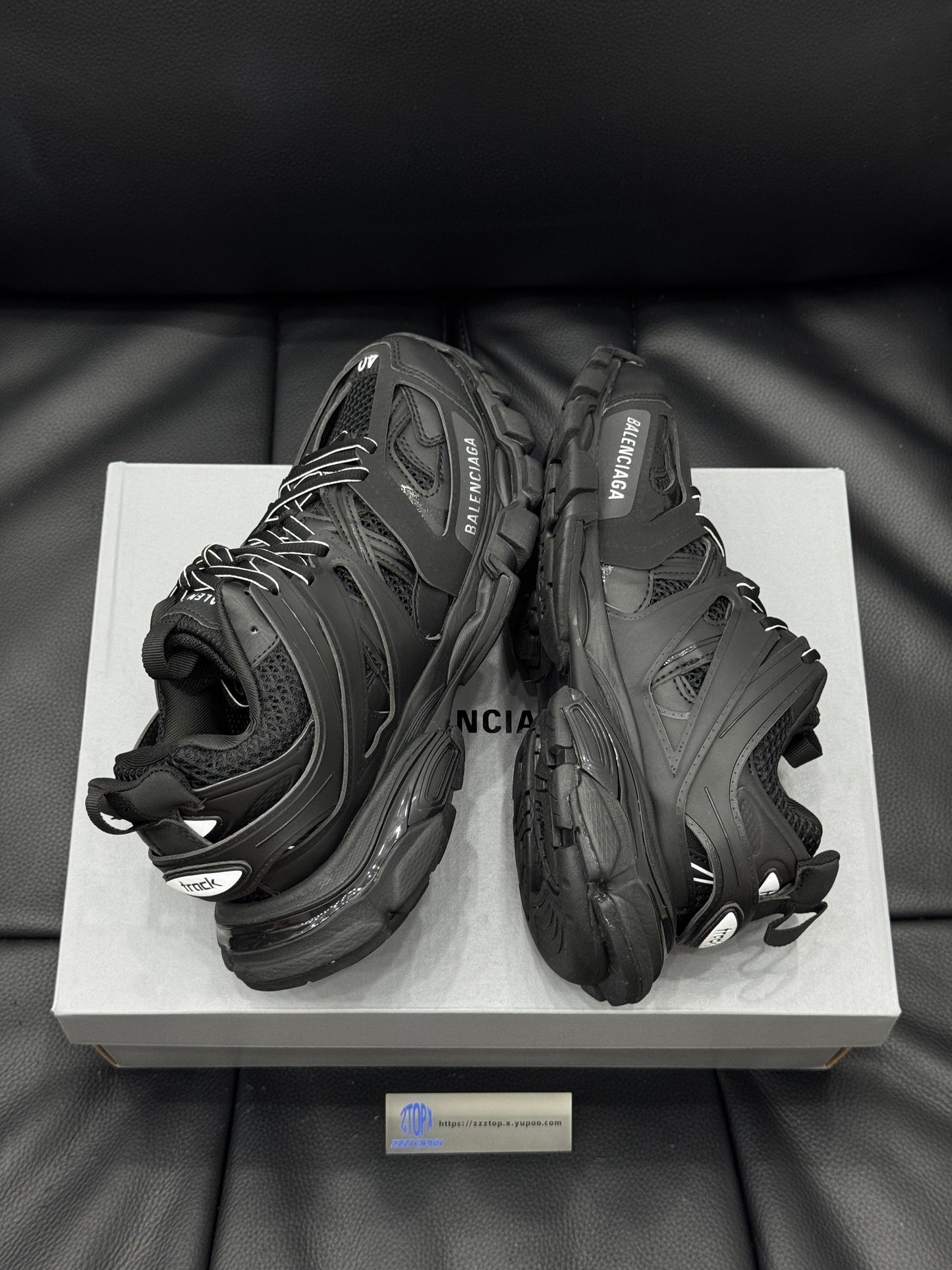 Premium-Sneaker mit Stickerei