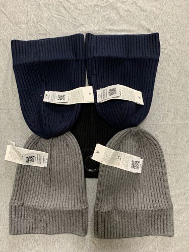 Gorro acanalado con detalle de lente