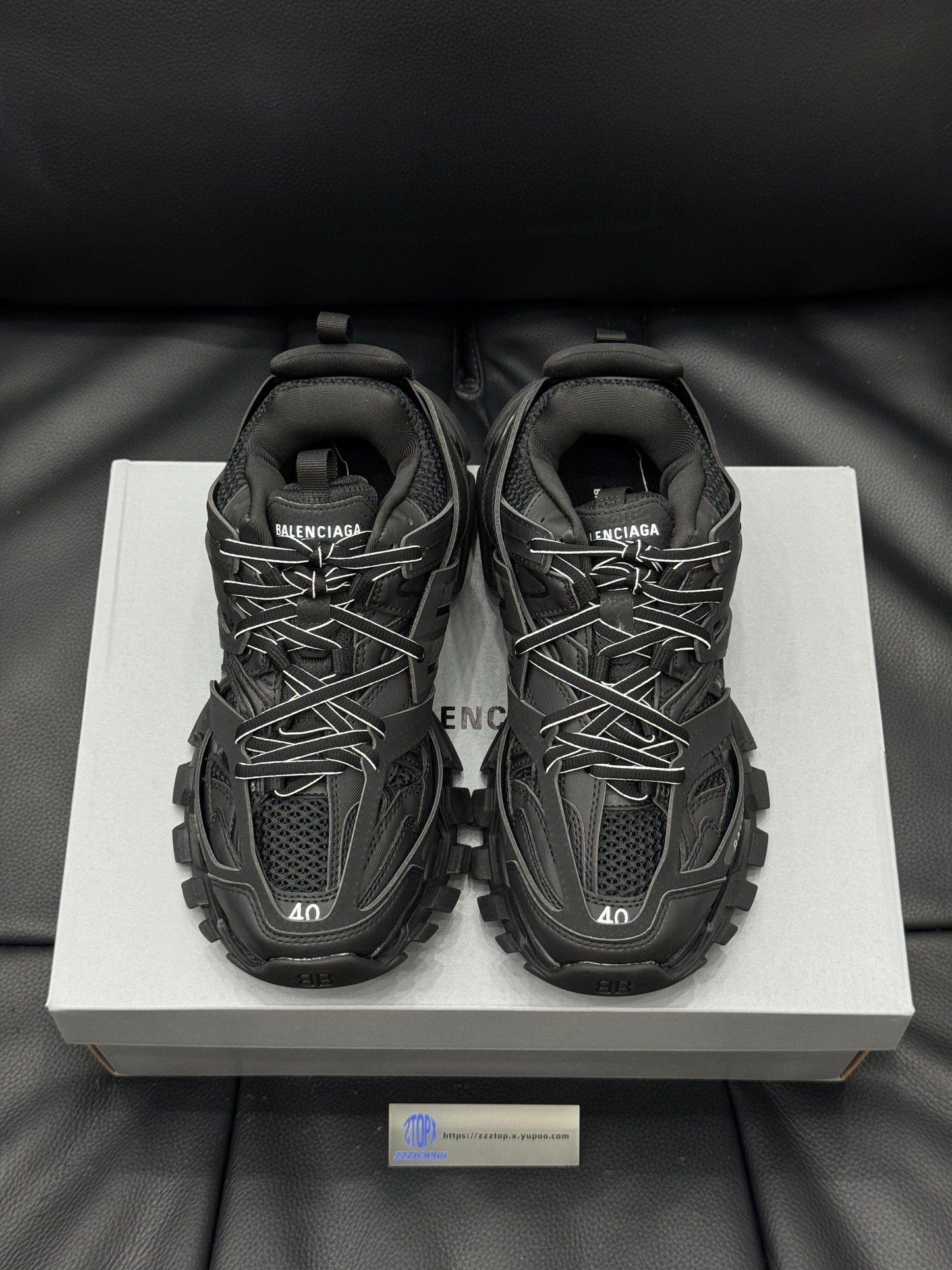 Premium-Sneaker mit Stickerei