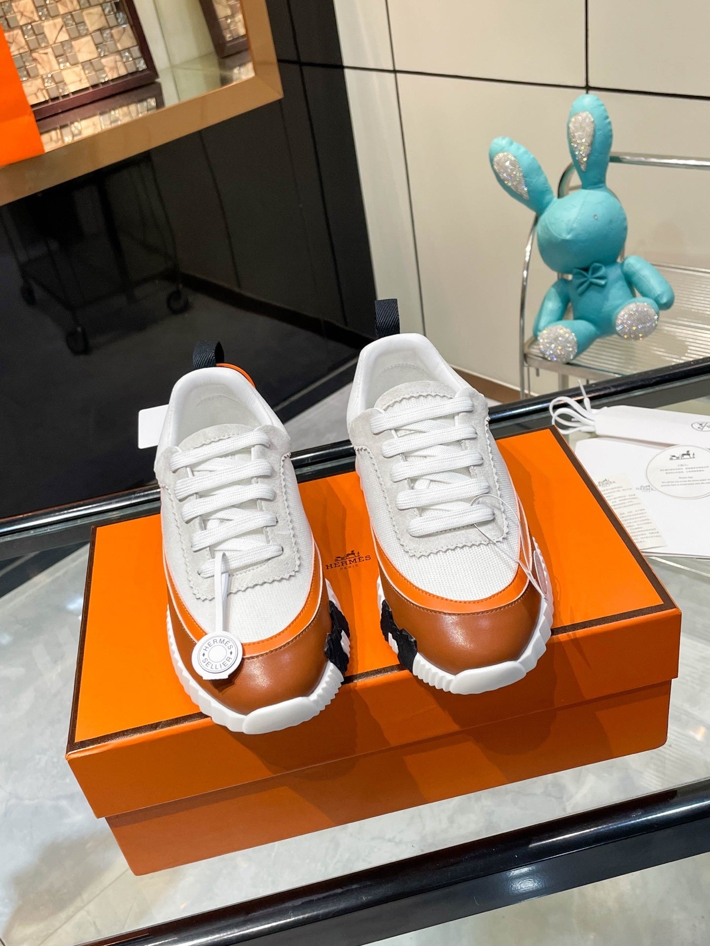 H-gestreifte Leder-Sneaker