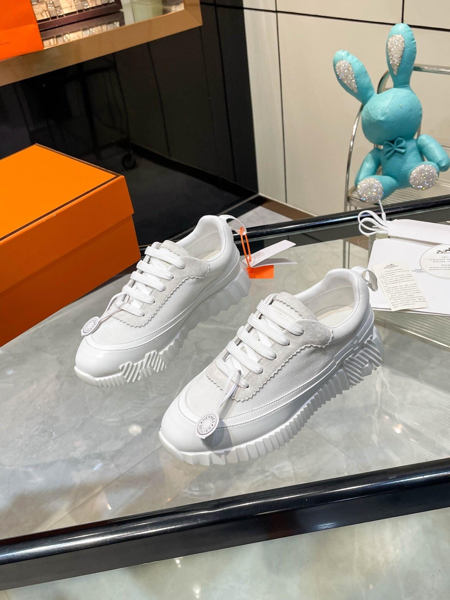 H-gestreifte Leder-Sneaker