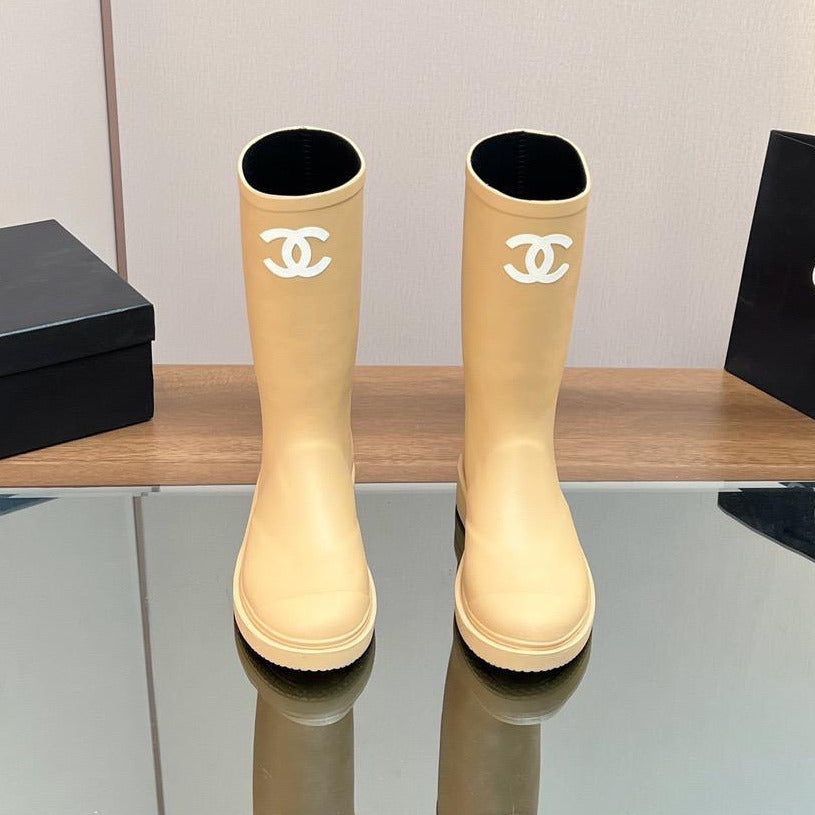 Botas de goma virales amarillas