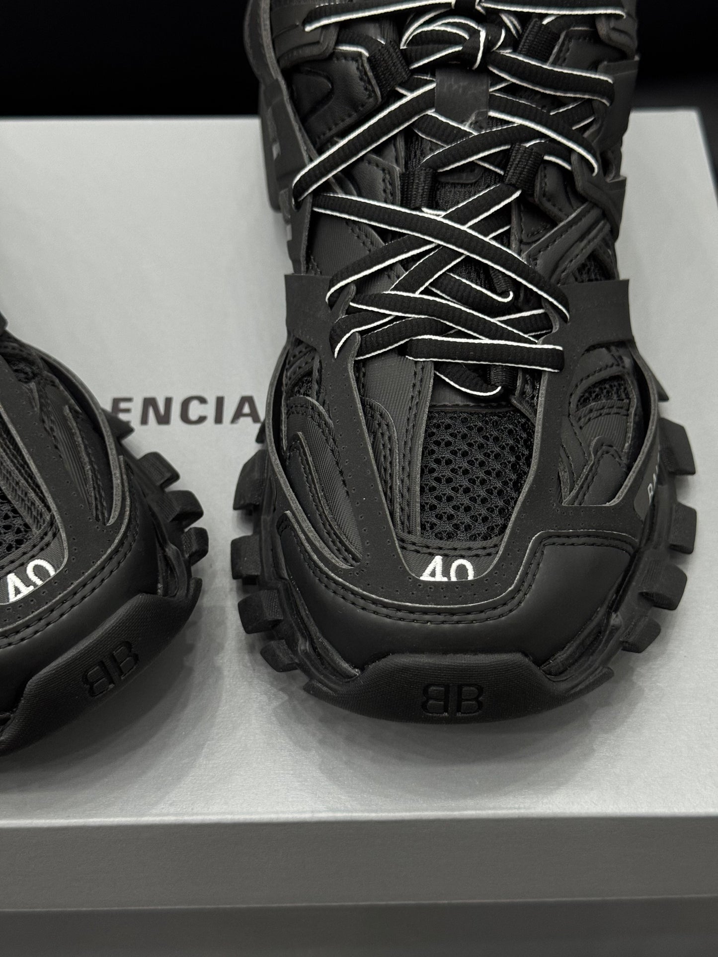 Premium-Sneaker mit Stickerei