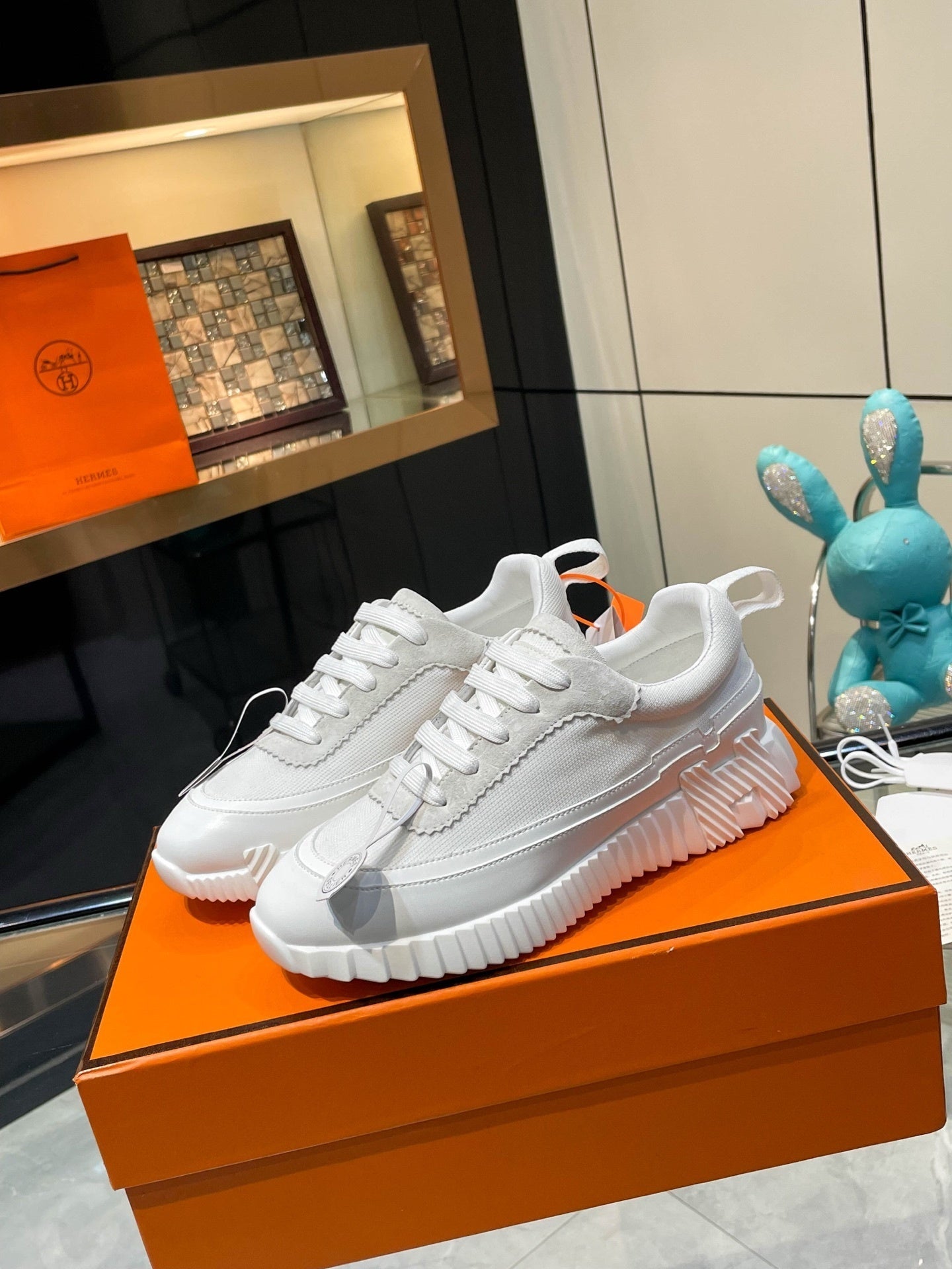 H-gestreifte Leder-Sneaker