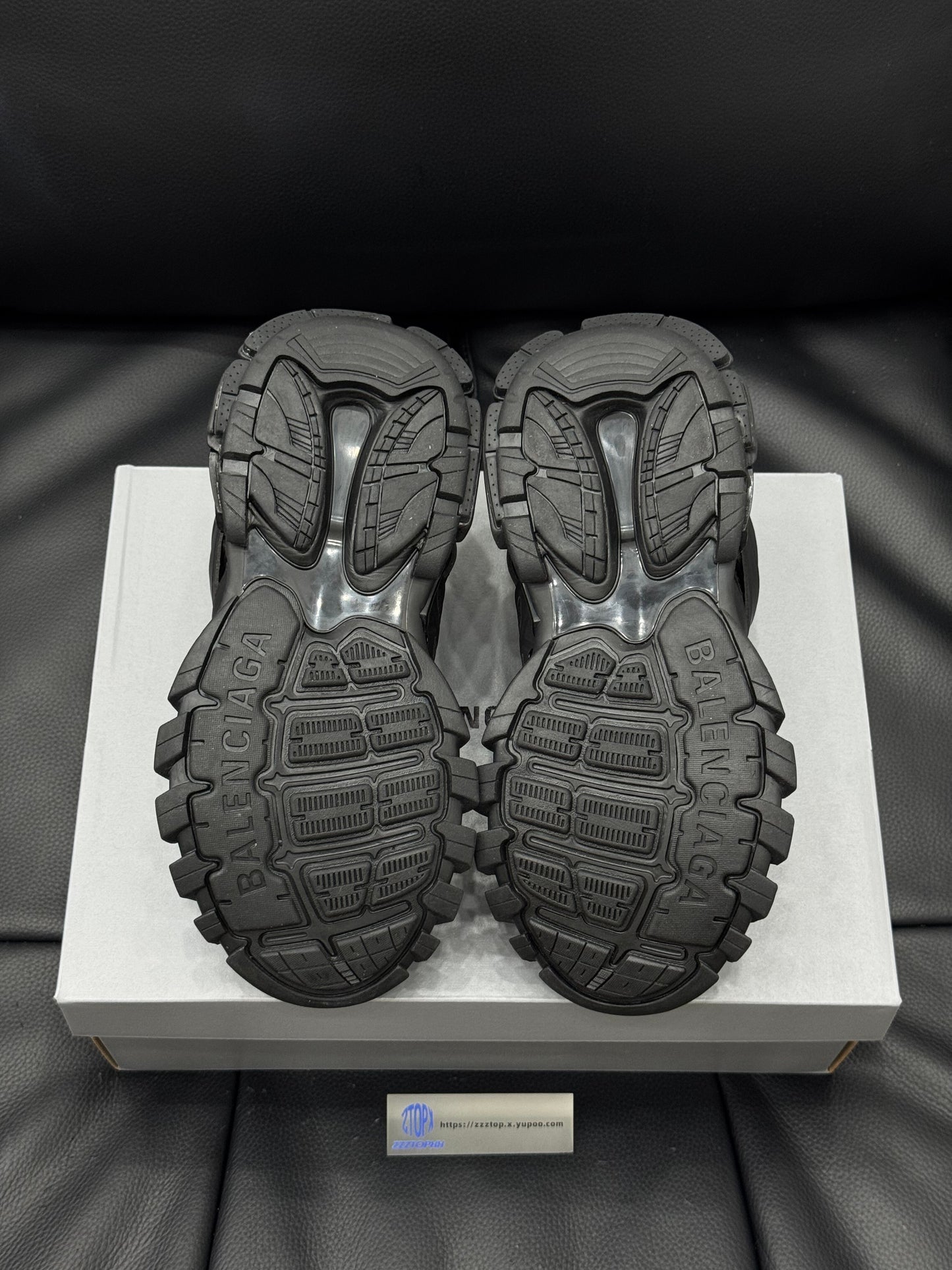 Premium-Sneaker mit Stickerei