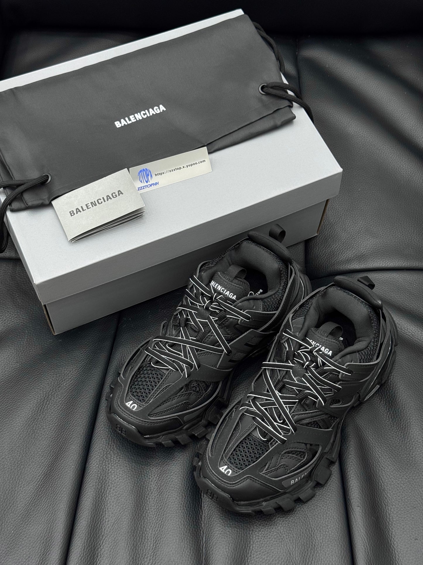 Premium-Sneaker mit Stickerei