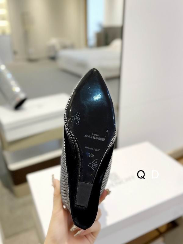 Botas hasta la rodilla adornadas con cristales