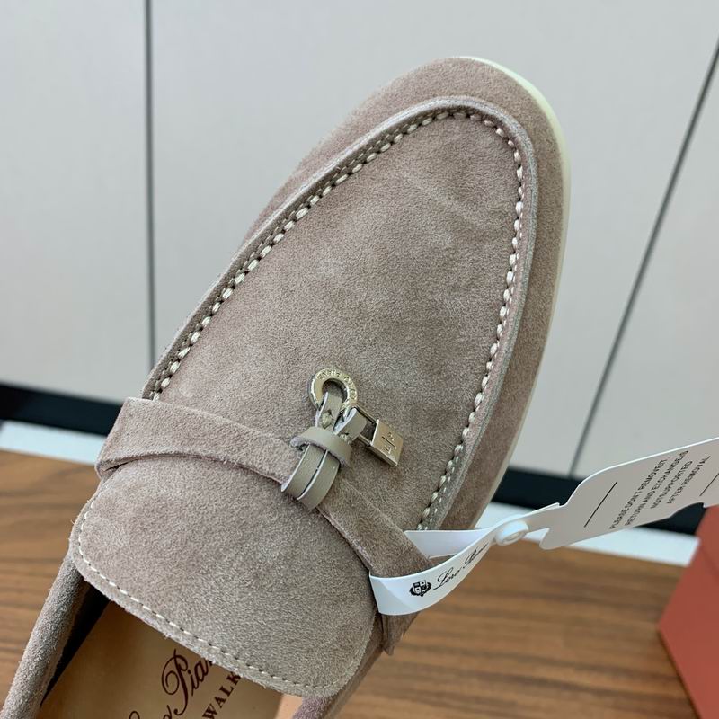 Beige Wildleder-Loafer