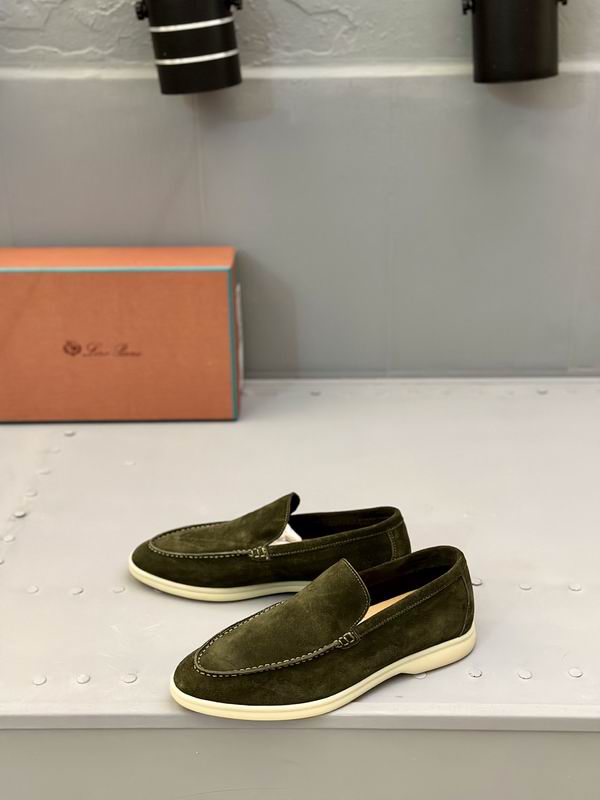 Olivgrüne Wildleder-Slipper