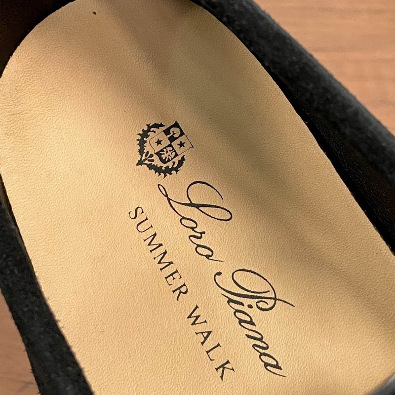 Schwarze Wildleder-Slipper