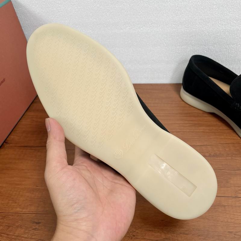 Schwarze Wildleder-Slipper