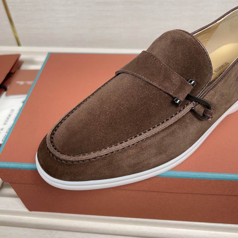 Klassische braune Wildleder-Loafer