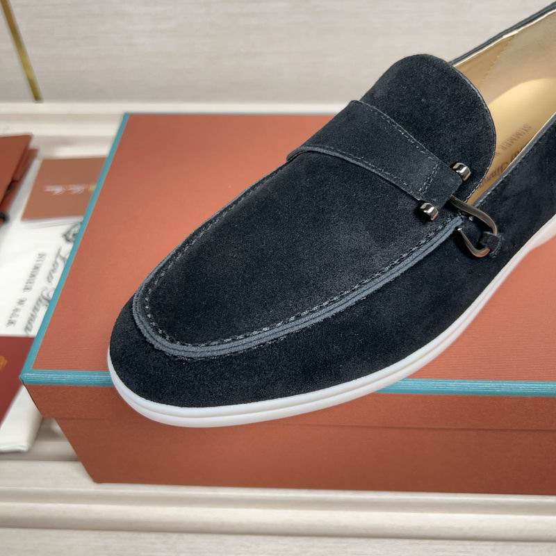 Klassische schwarze Wildleder-Loafer