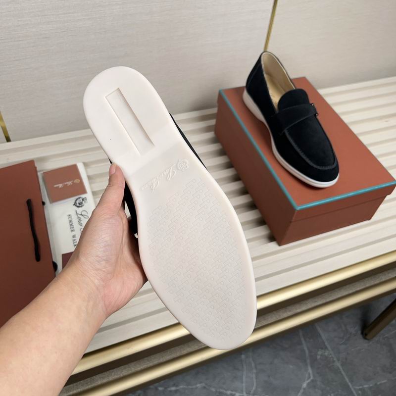 Klassische schwarze Wildleder-Loafer