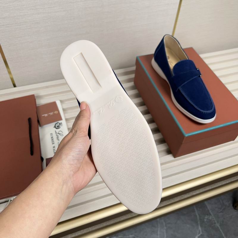 Klassische dunkelblaue Wildleder-Loafer