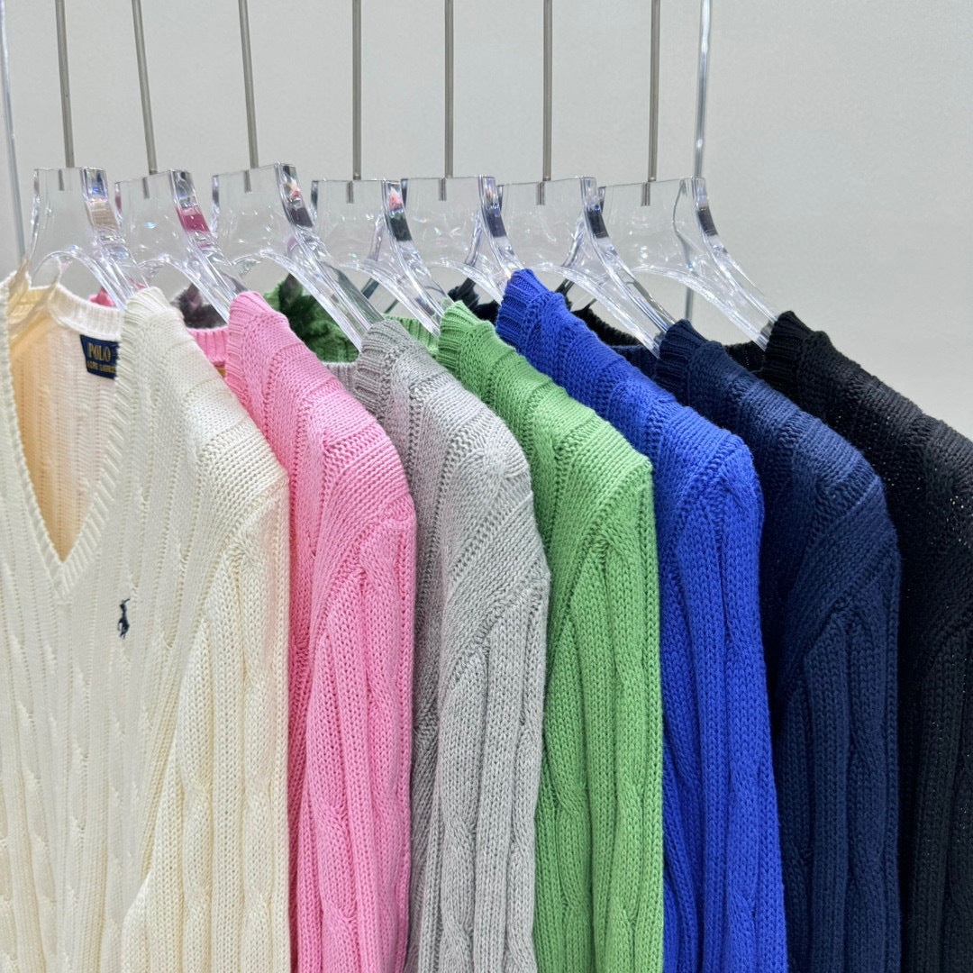 Klassischer V-Ausschnitt-Pullover