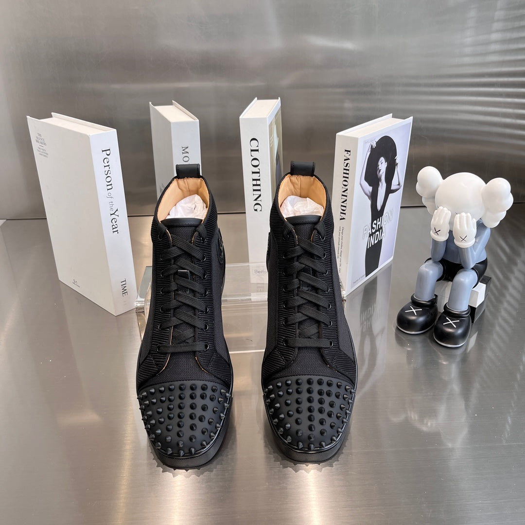 High-Top-Sneaker mit Nieten