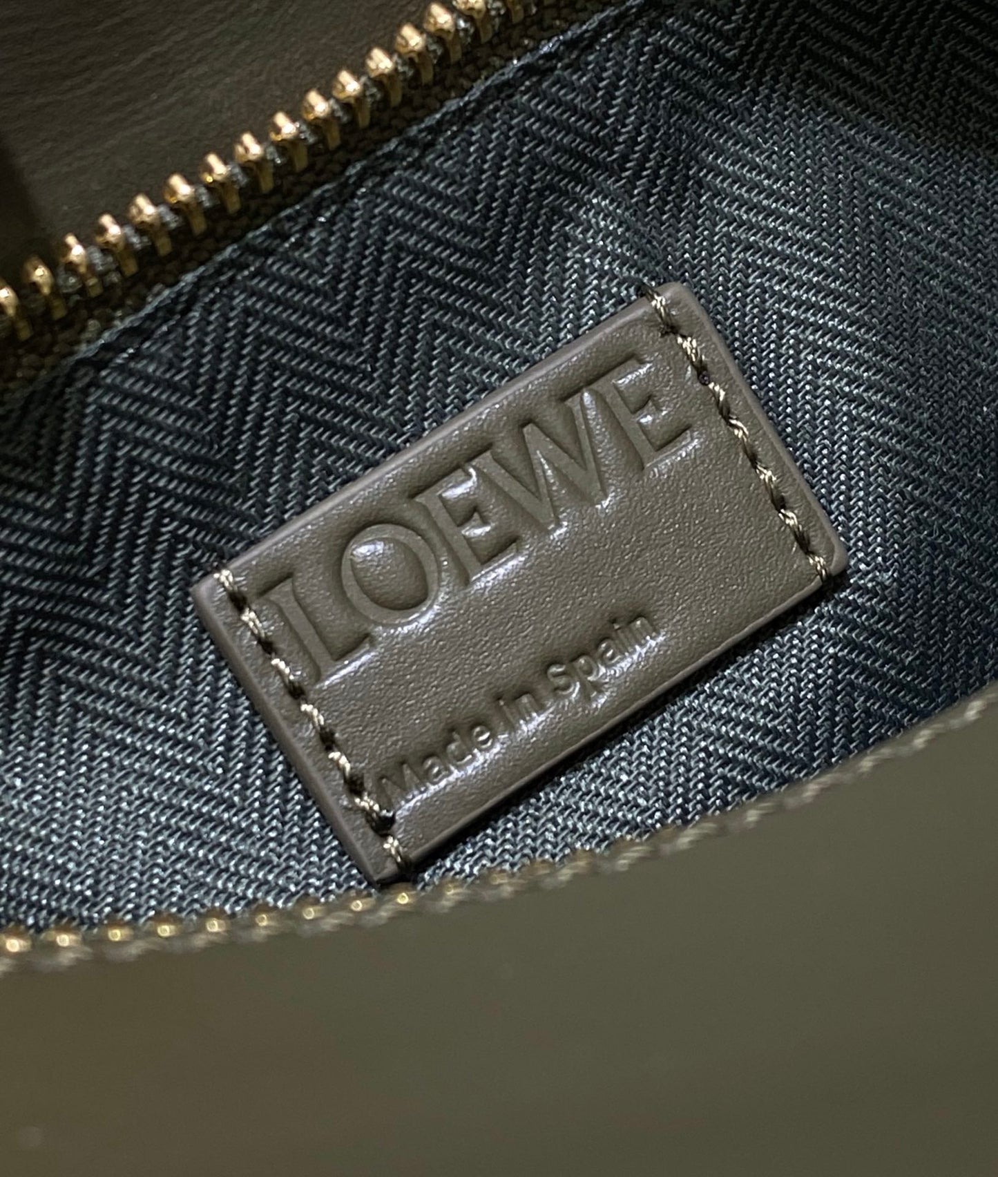 Essential Geometric Crossbody