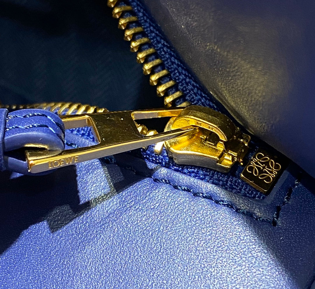 Essential Geometric Crossbody