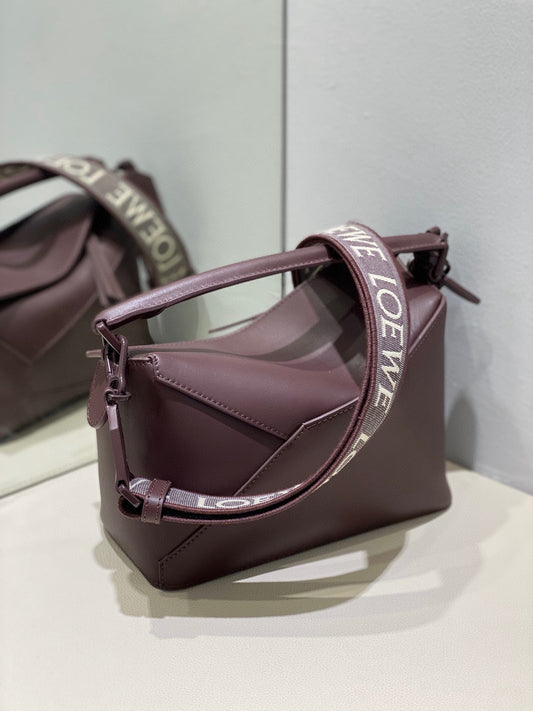 Essential Geometric Crossbody