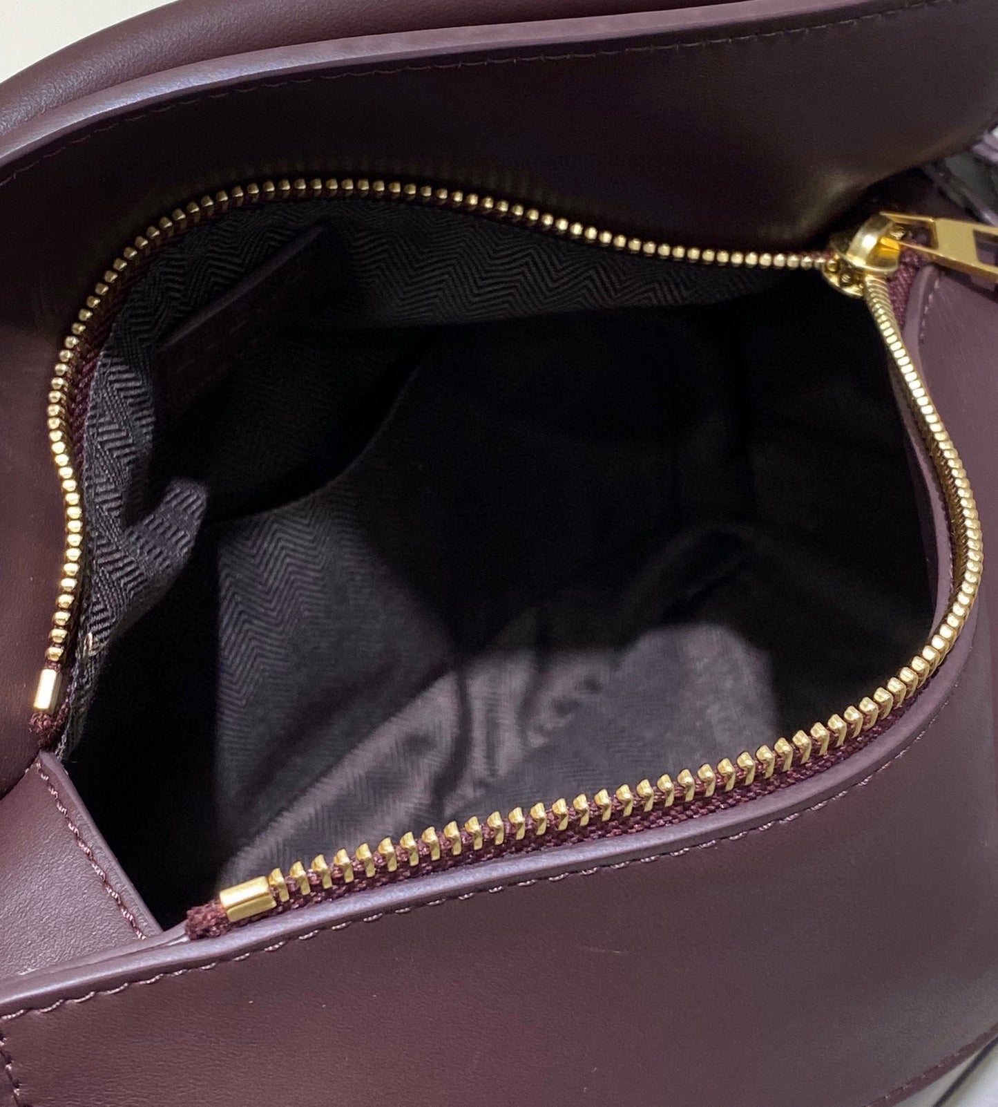 Essential Geometric Crossbody