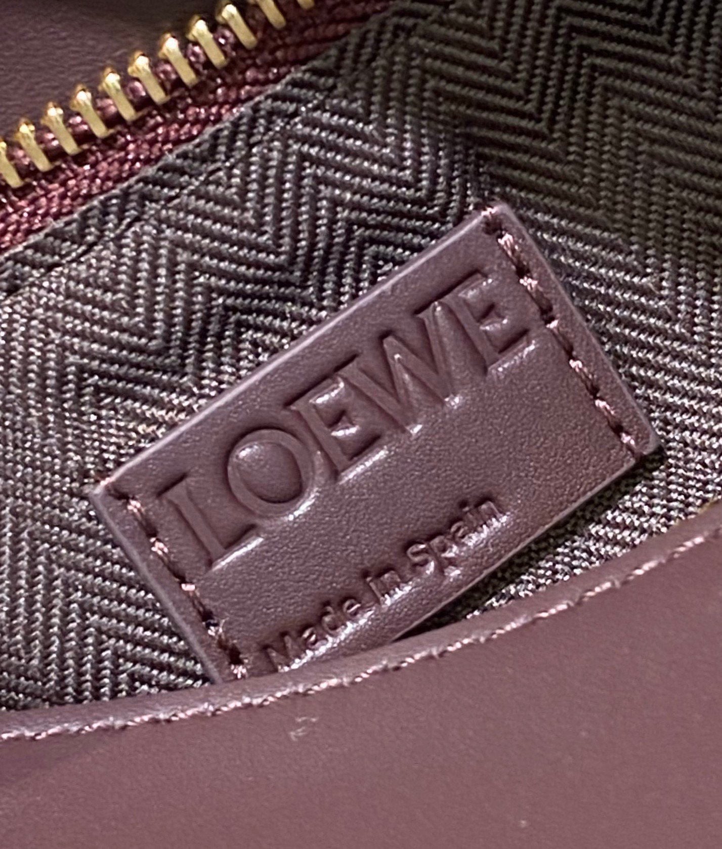 Essential Geometric Crossbody