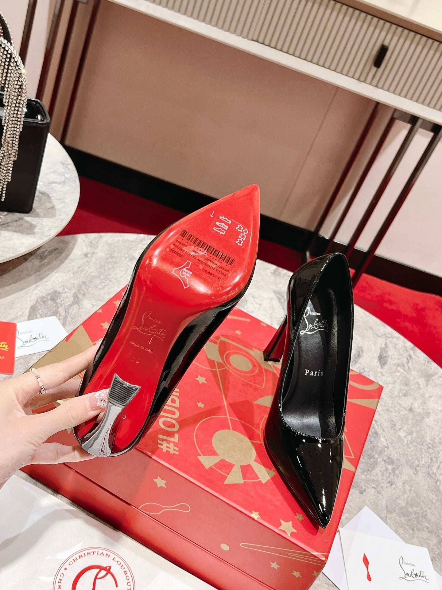 BLACK POINTED-TOE PUMPS