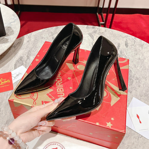 BLACK POINTED-TOE PUMPS