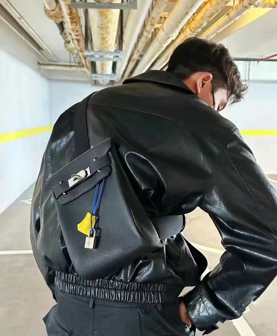 Bolso de pecho de cuero Togo