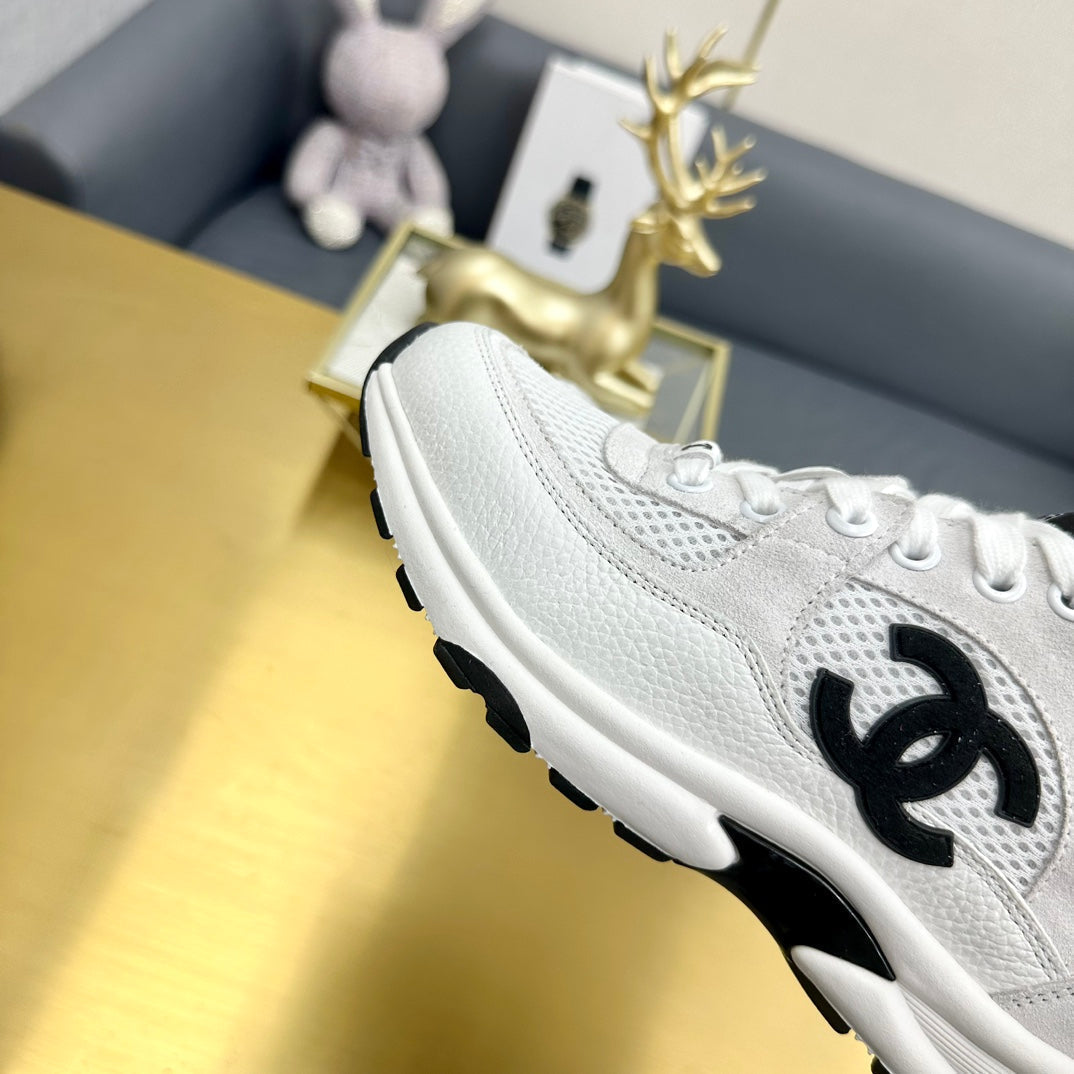 Premium-Sneaker mit Stickerei