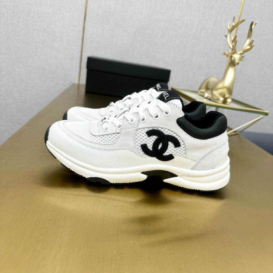 Premium-Sneaker mit Stickerei