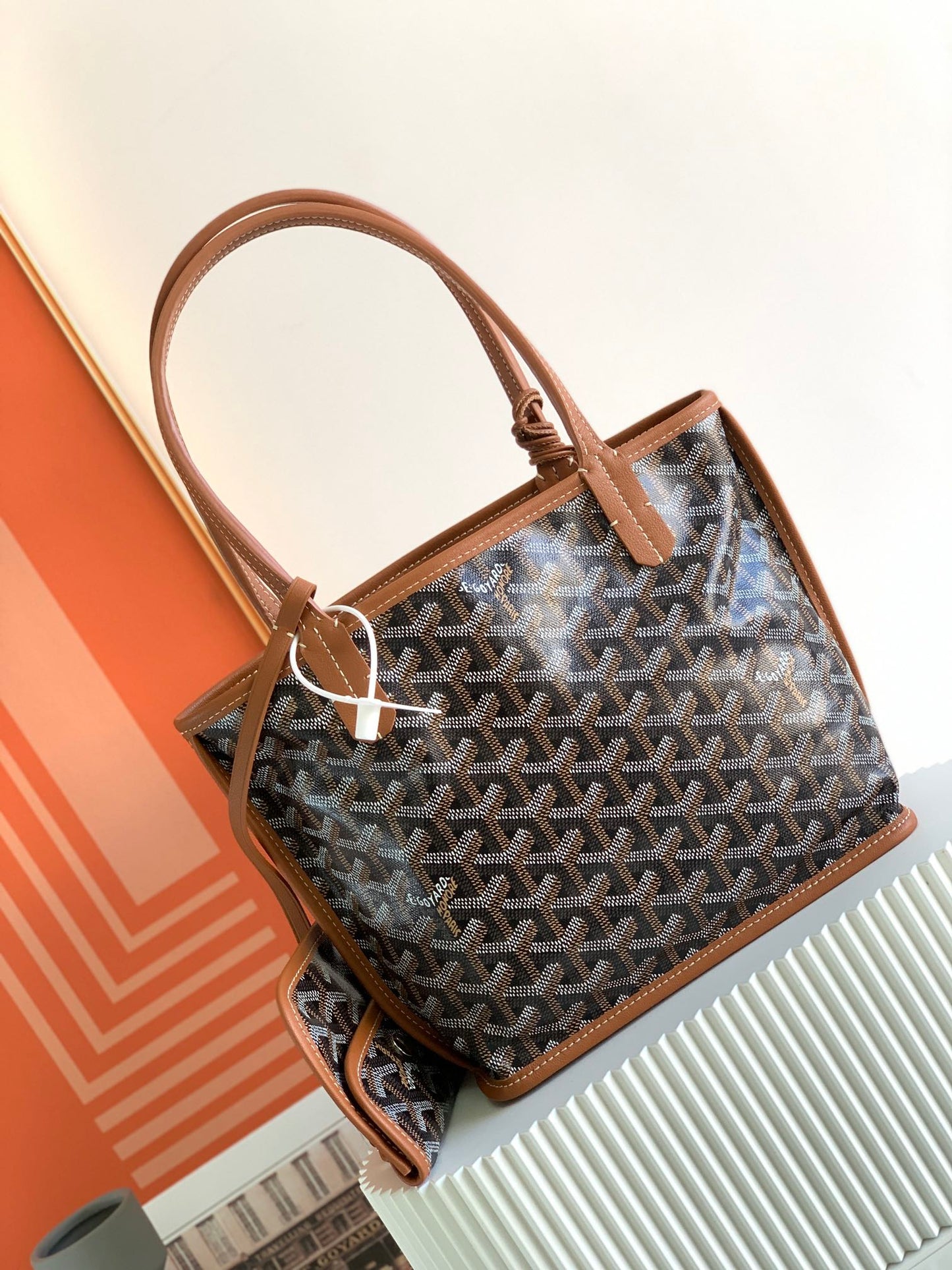 Klassische Tragetasche mit Muster