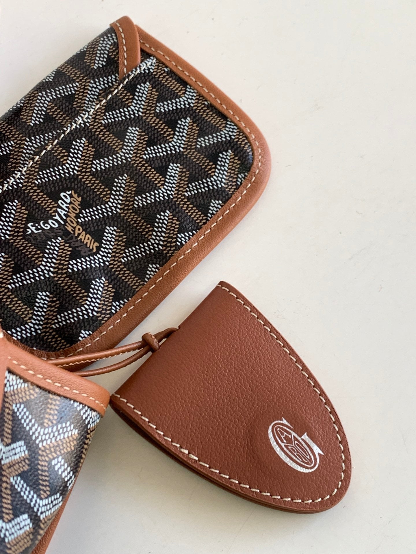 Klassische Tragetasche mit Muster