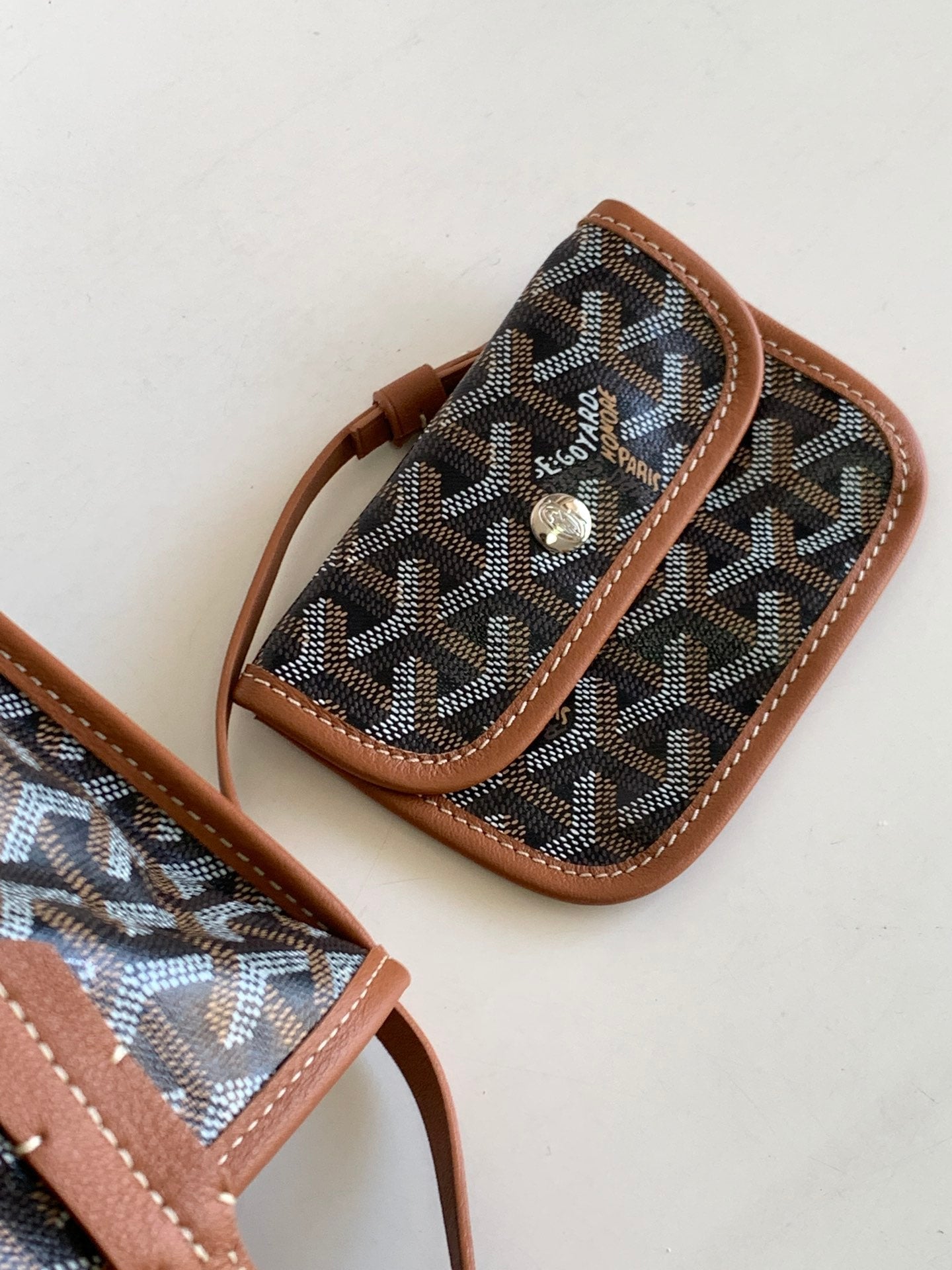 Klassische Tragetasche mit Muster