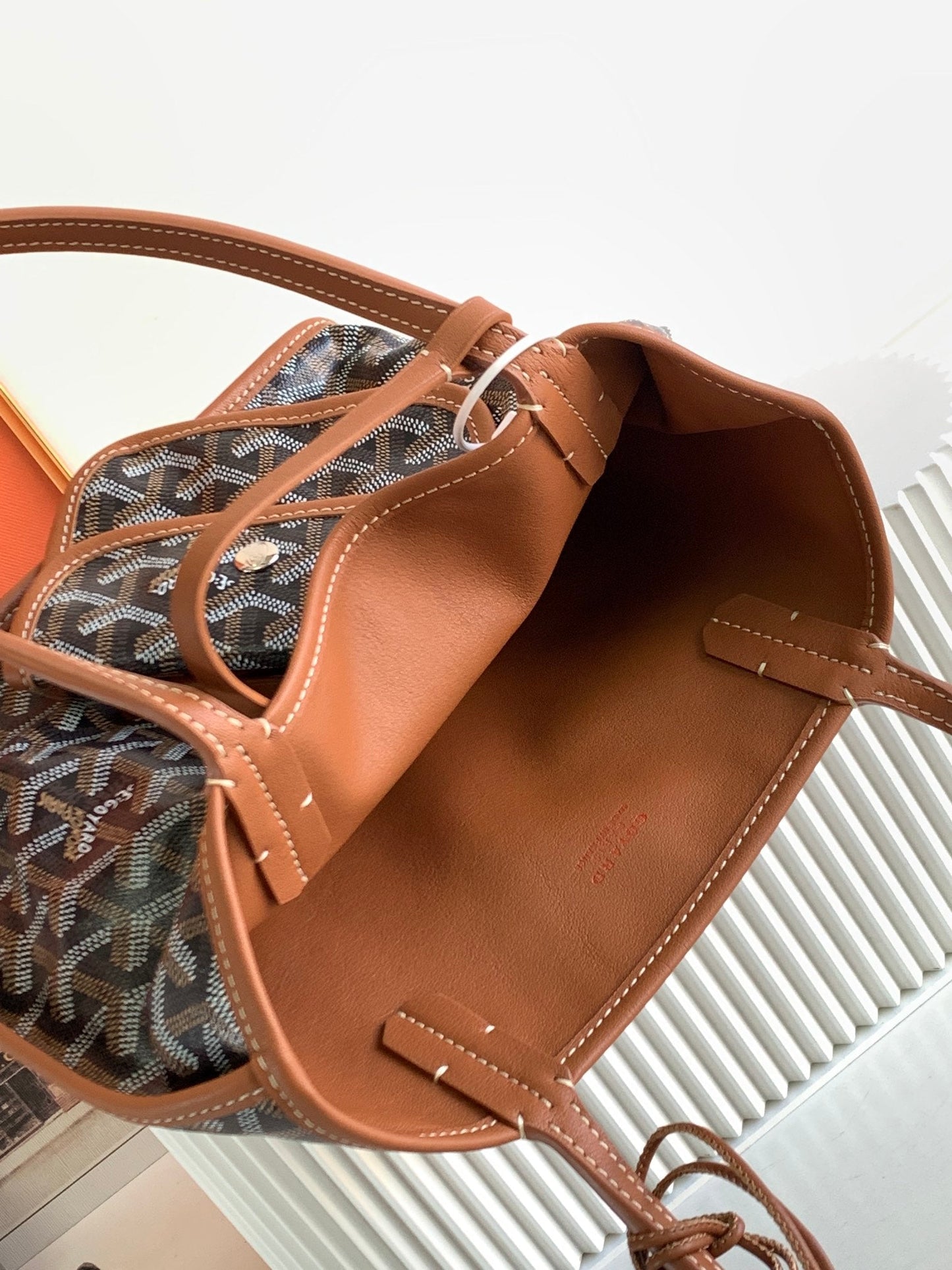 Klassische Tragetasche mit Muster