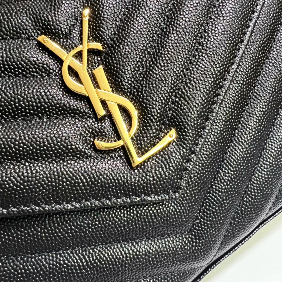 Gesteppte Ledergeldbörse mit Kette