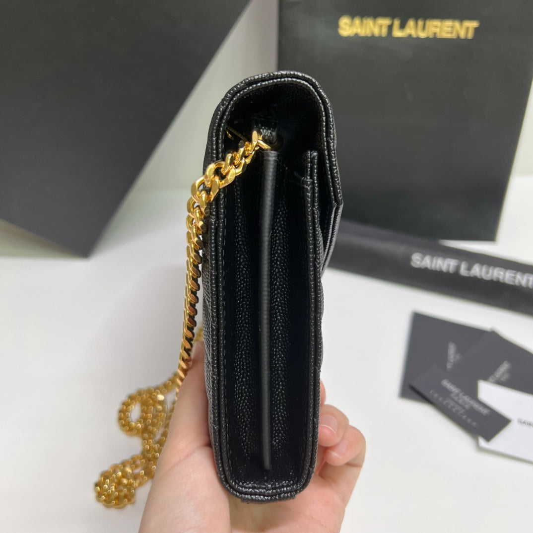 Gesteppte Ledergeldbörse mit Kette