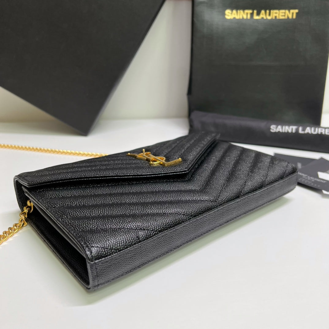 Gesteppte Ledergeldbörse mit Kette